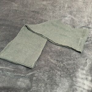 Cozy Knit Scarf in Gray